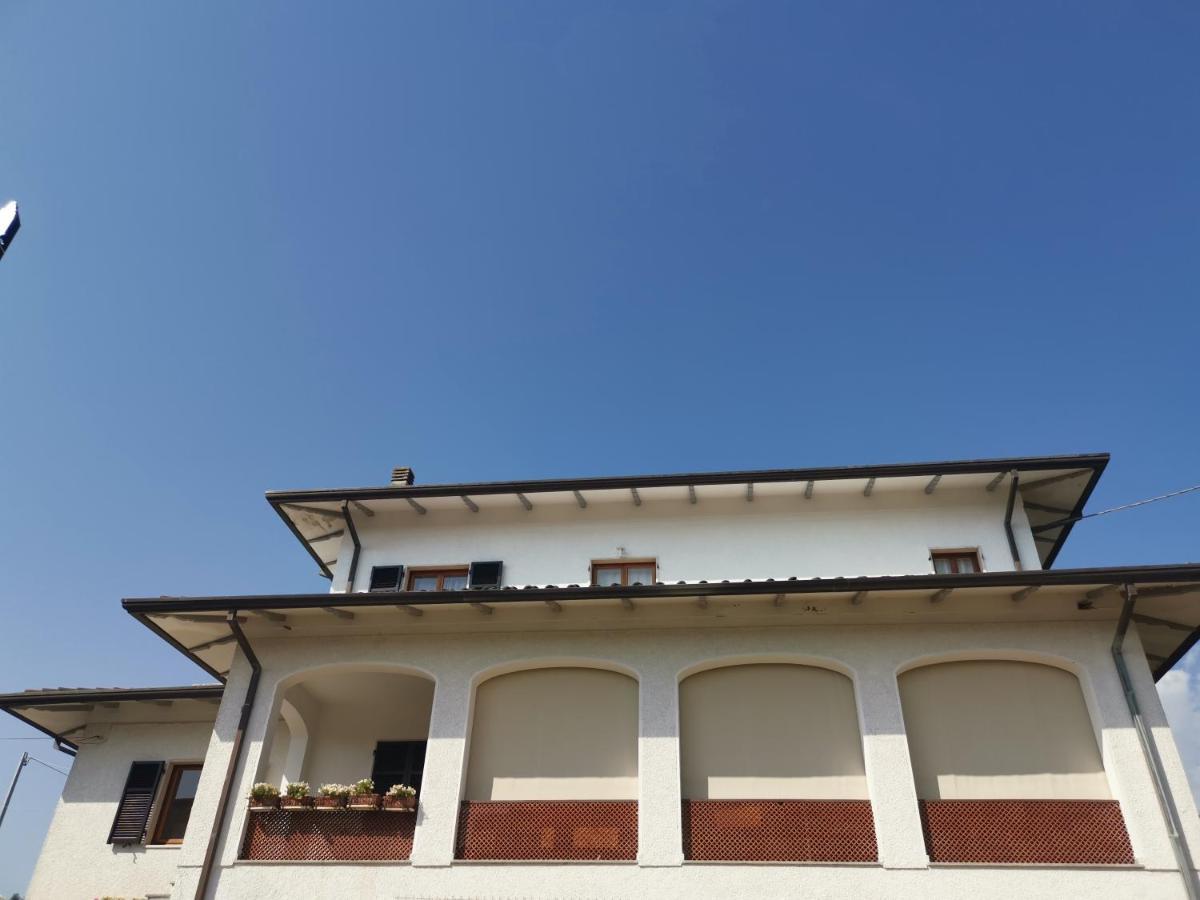 Villa Flora Affittacamere Luni Bagian luar foto