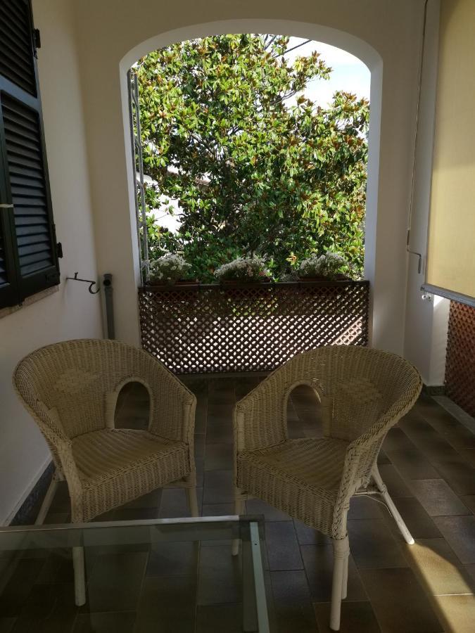 Villa Flora Affittacamere Luni Bagian luar foto