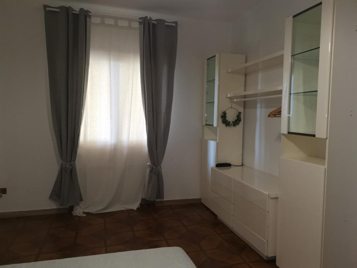 Villa Flora Affittacamere Luni Bagian luar foto