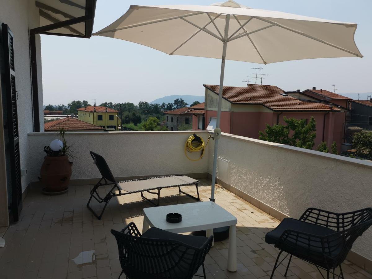 Villa Flora Affittacamere Luni Bagian luar foto