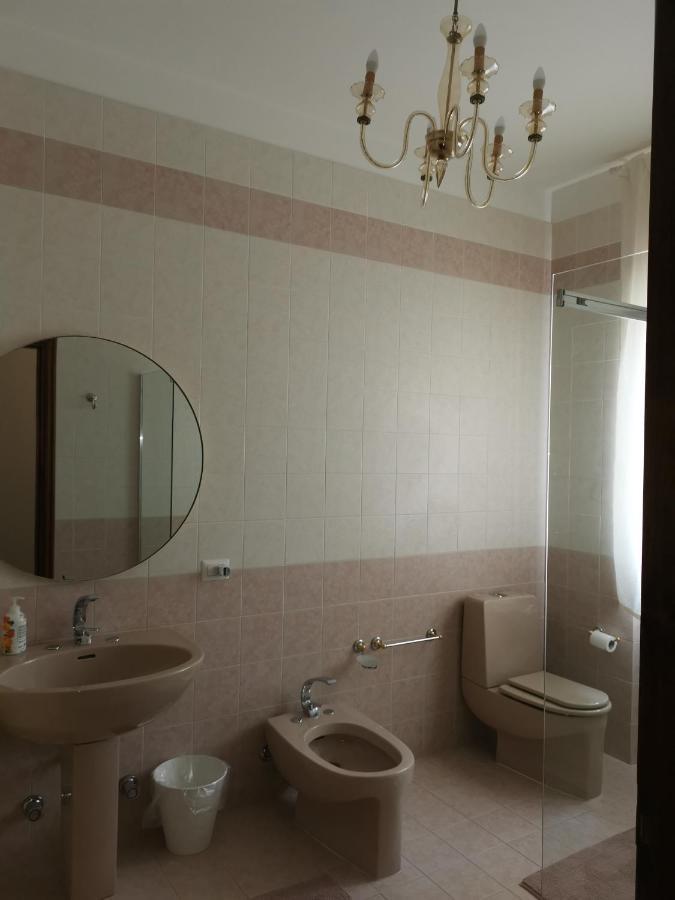 Villa Flora Affittacamere Luni Bagian luar foto