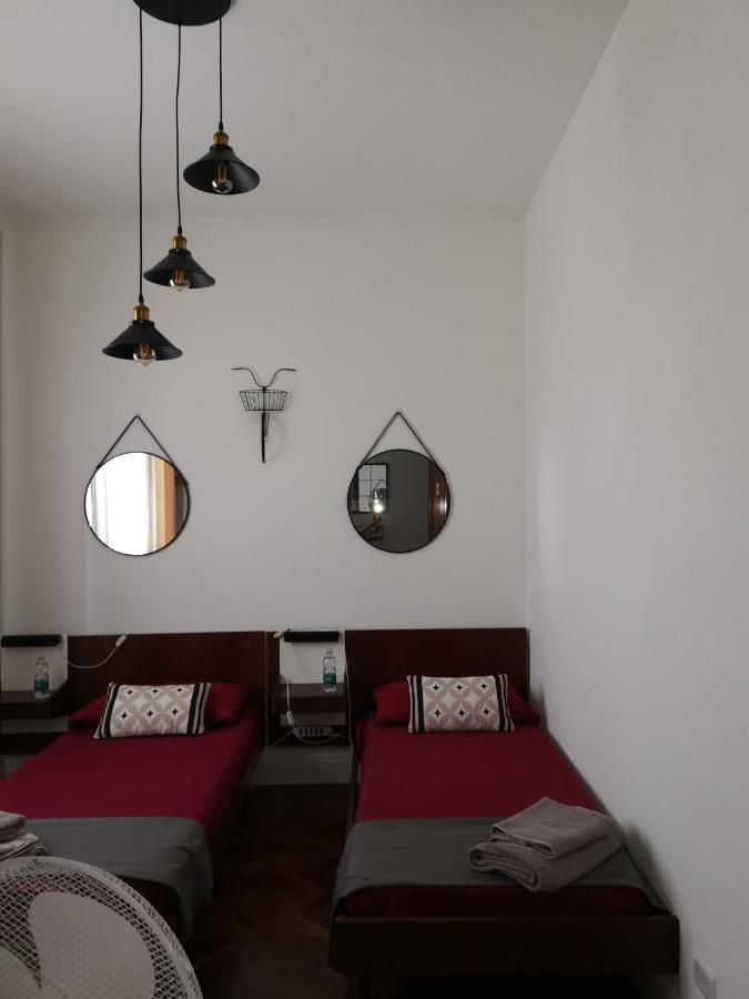 Villa Flora Affittacamere Luni Bagian luar foto