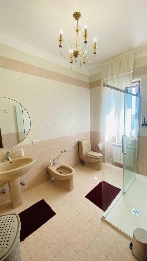 Villa Flora Affittacamere Luni Bagian luar foto
