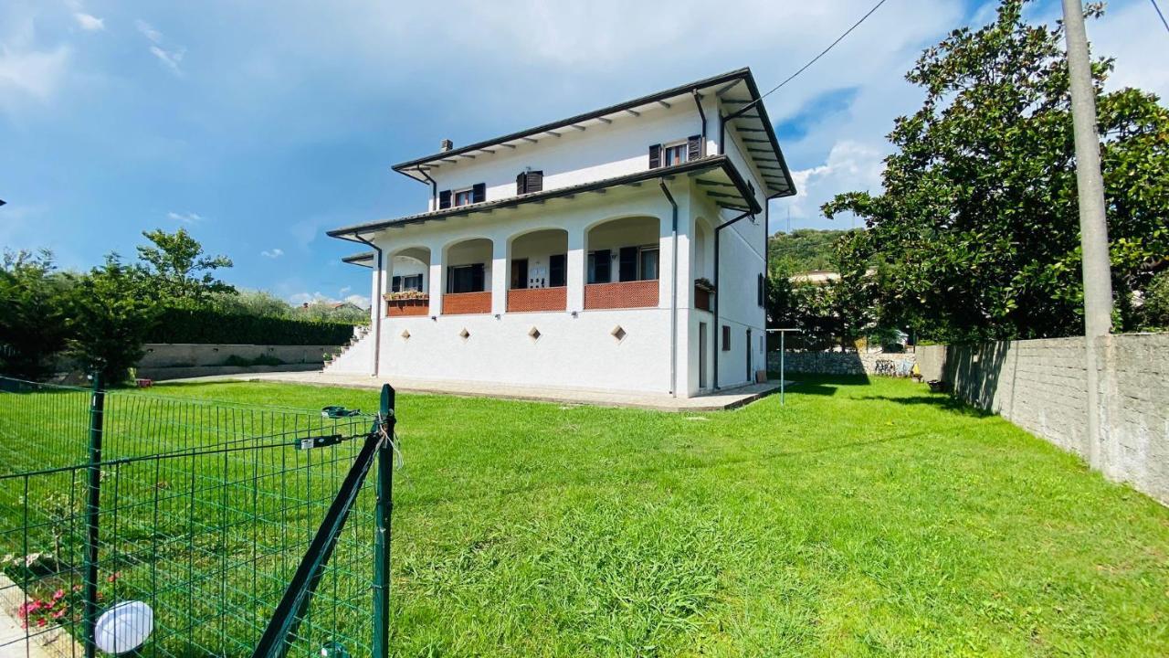Villa Flora Affittacamere Luni Bagian luar foto
