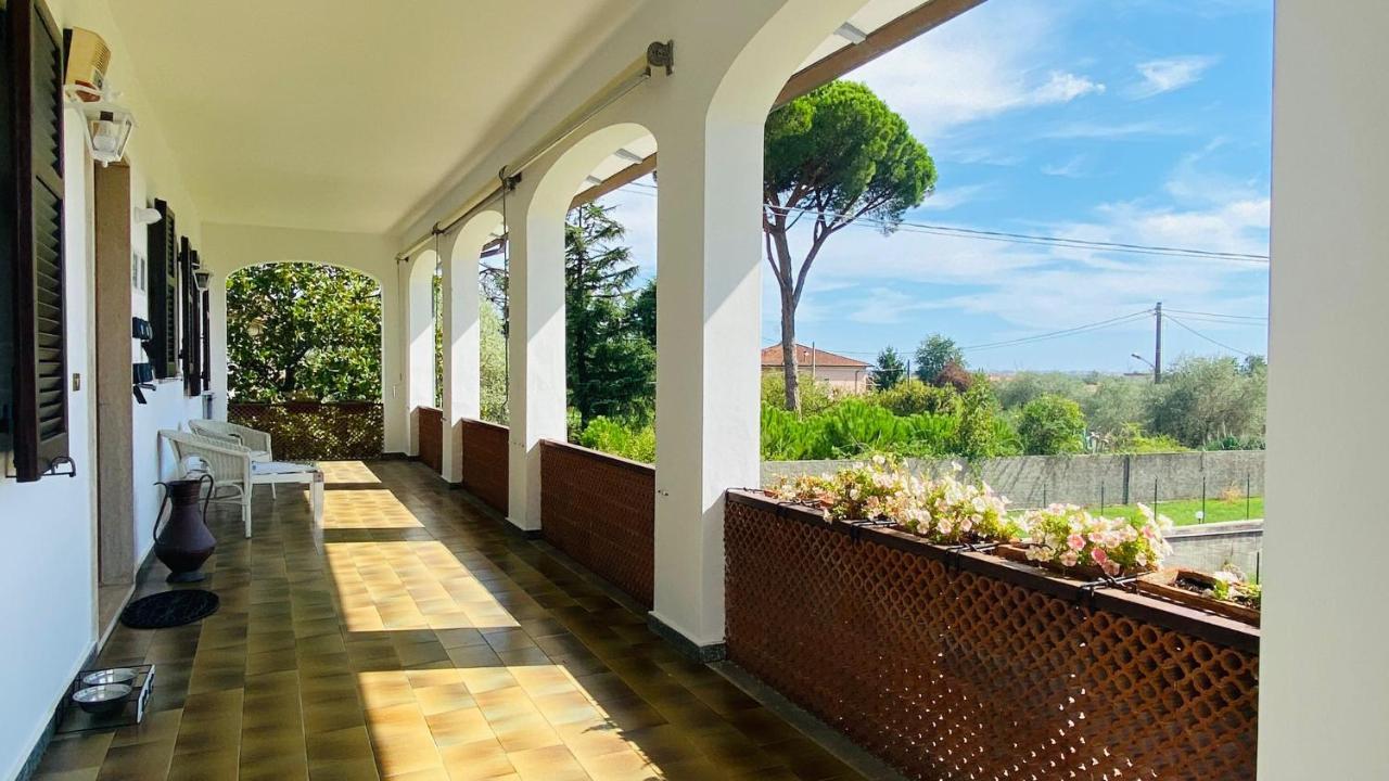 Villa Flora Affittacamere Luni Bagian luar foto