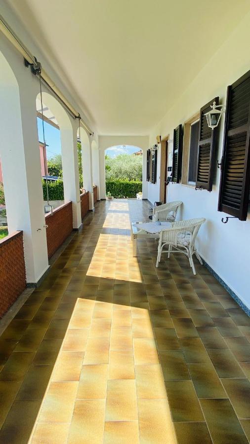 Villa Flora Affittacamere Luni Bagian luar foto