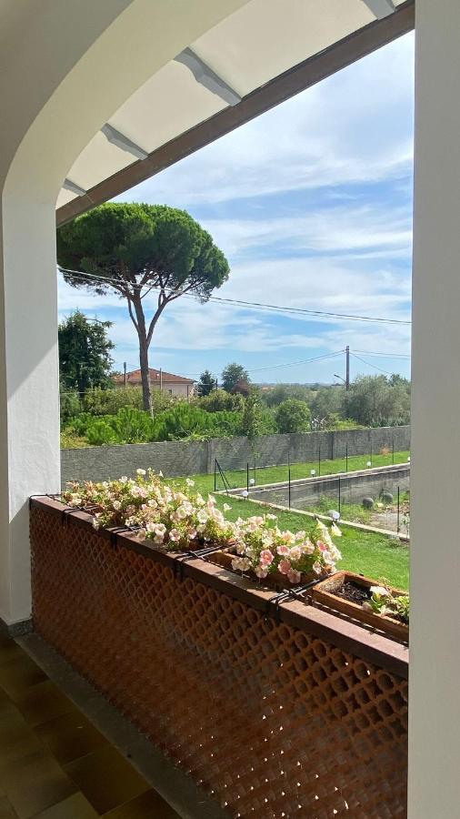 Villa Flora Affittacamere Luni Bagian luar foto