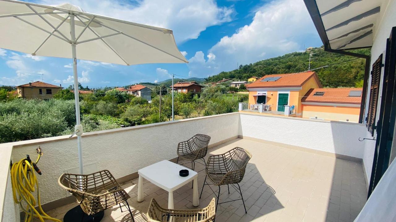 Villa Flora Affittacamere Luni Bagian luar foto