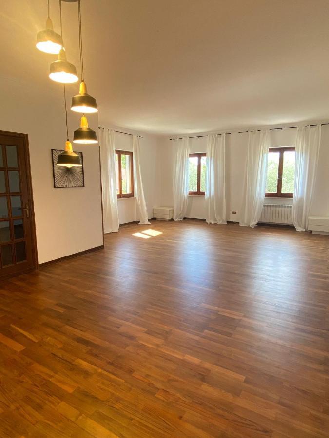 Villa Flora Affittacamere Luni Bagian luar foto