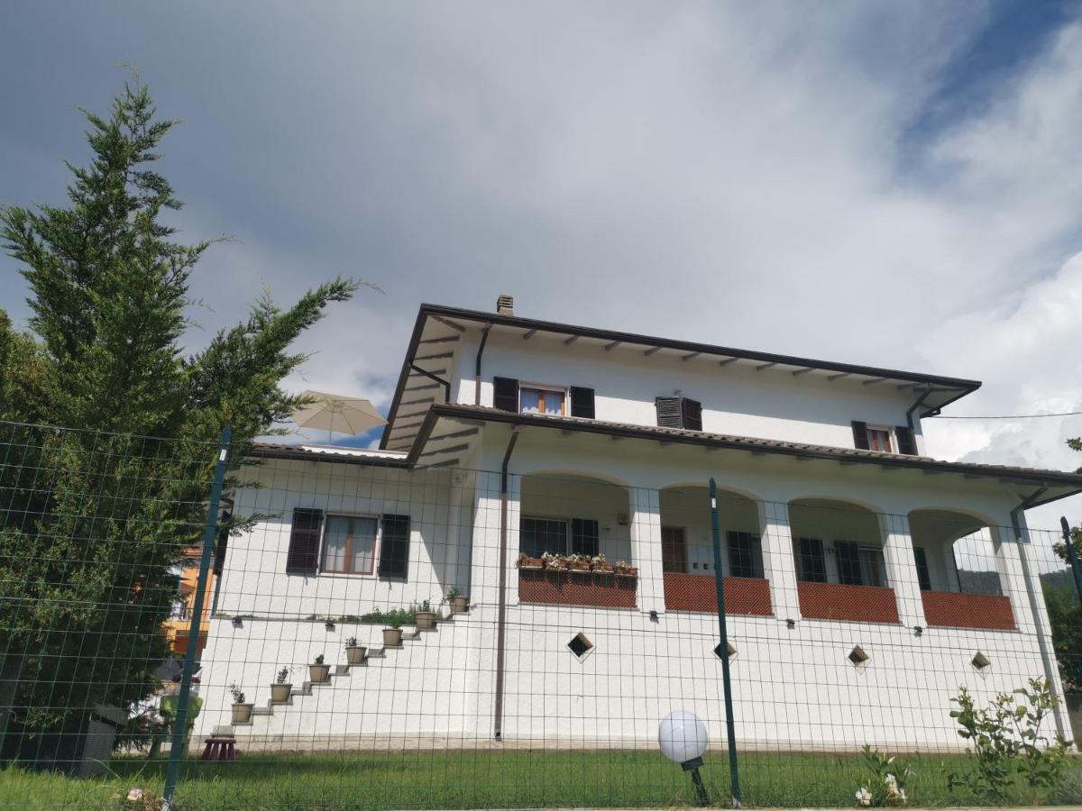 Villa Flora Affittacamere Luni Bagian luar foto