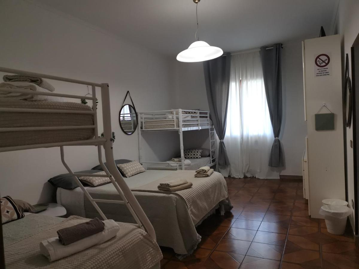 Villa Flora Affittacamere Luni Bagian luar foto